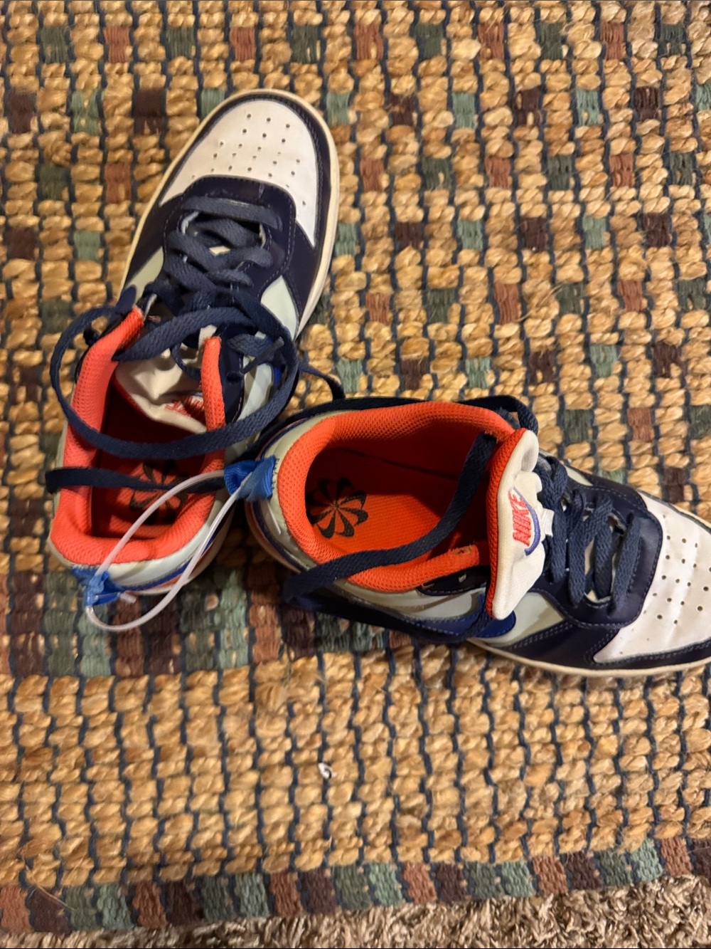 Nike Kids Low-Top Sneakers in Navy, White & Orange Size 4-1/2